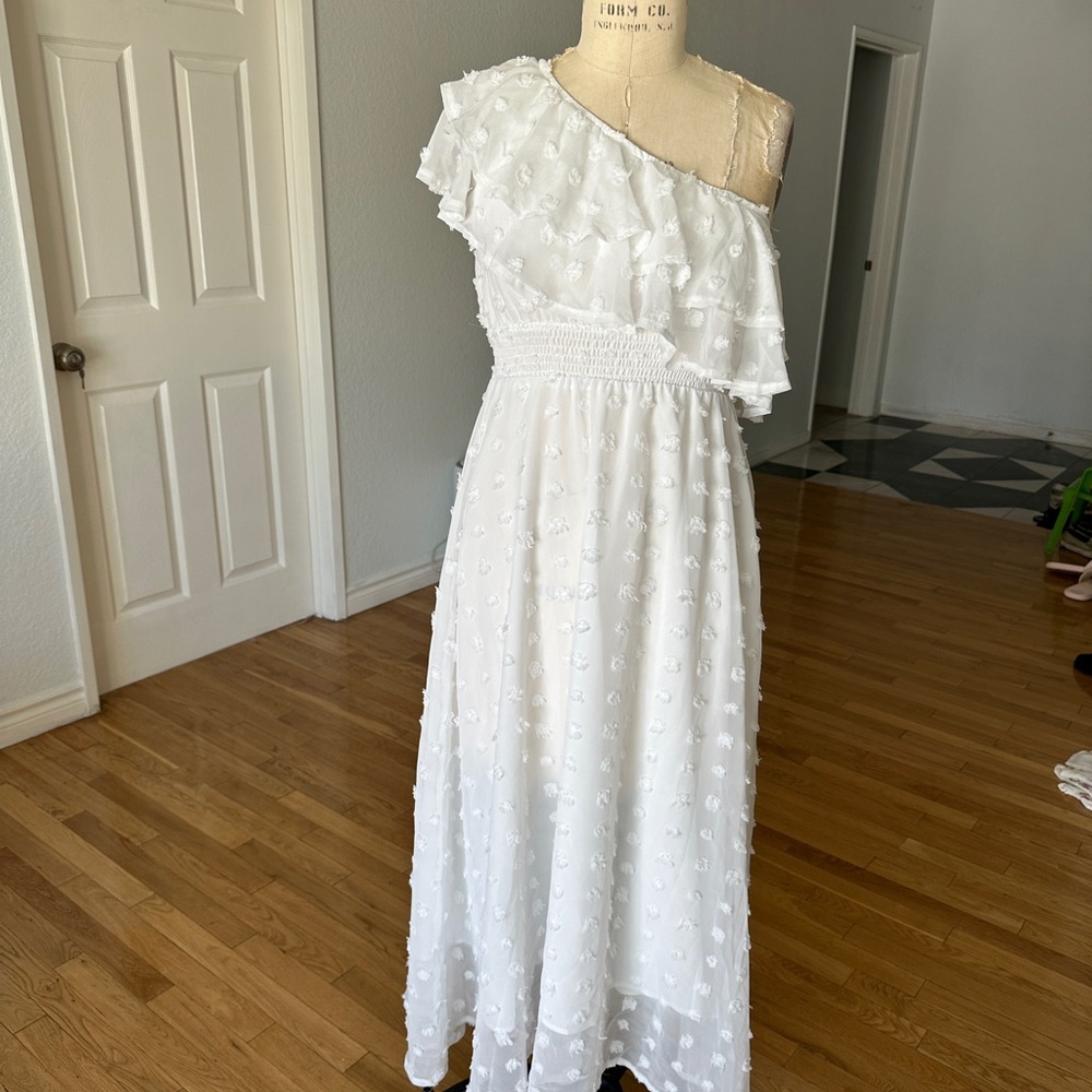 Elegant White One-Shoulder Dress
